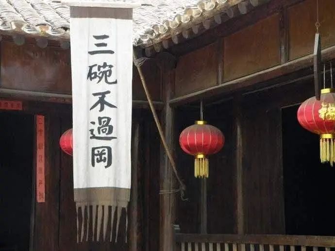 武松連干15碗酒，相當(dāng)于現(xiàn)在的多少酒量？.jpg