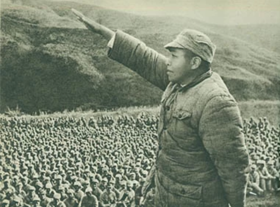 1947年，彭德懷在動(dòng)員大會(huì)上講話.png