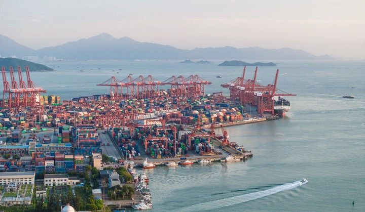 圖為2024年9月18日拍攝的深圳蛇口港（無(wú)人機(jī)照片）。.jpg