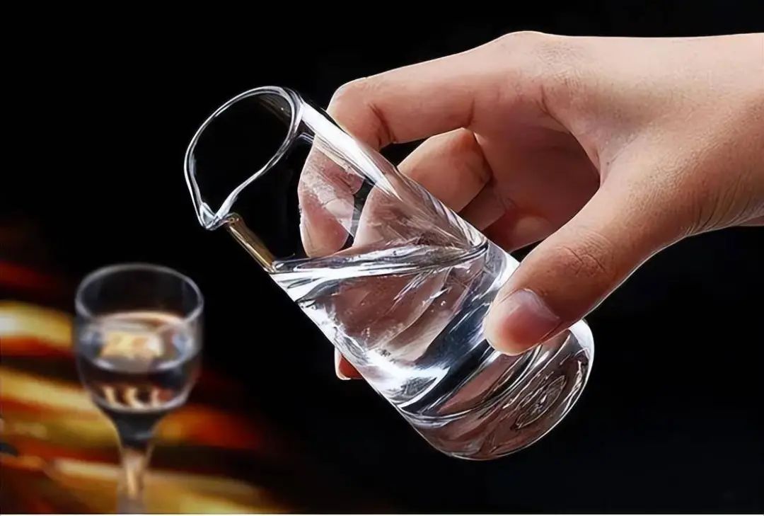 拒酒有門道、倒酒有學(xué)問、敬酒有規(guī)矩2.jpg