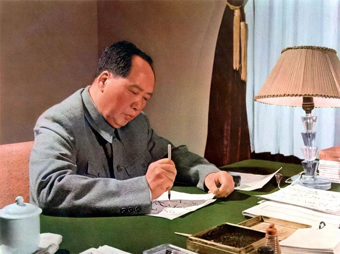 毛主席寫作.jpg 毛主席寫作.jpg