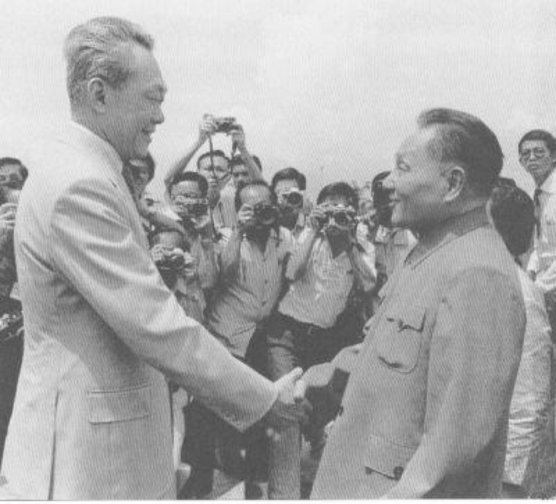 鄧小平與李光耀.png