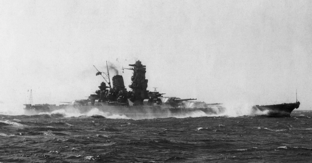 （滿載排水量超過70000噸的大和號戰(zhàn)列艦，也是一艘“武庫艦”）.png