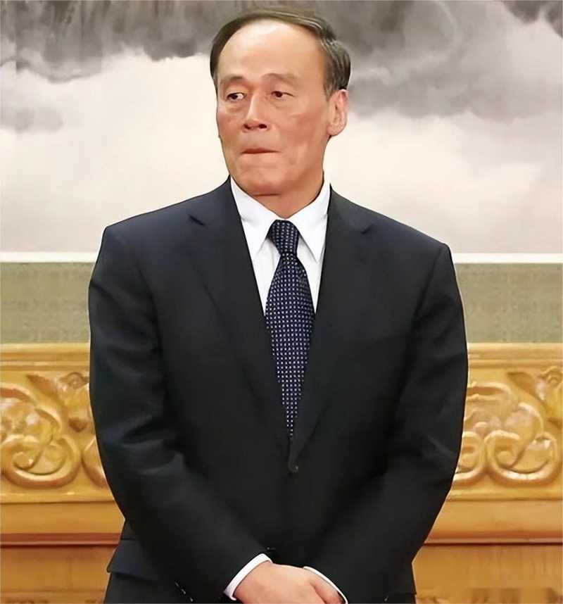 他和人們印象中，一板一眼的官員形象很不同.jpg