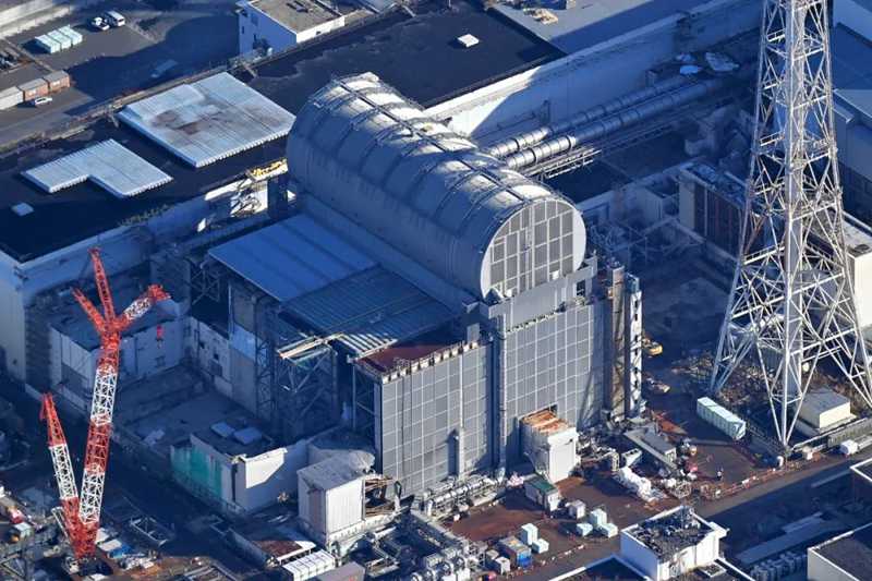 事故發(fā)生后，東京電力公司持續(xù)向1至3號機組安全殼內注水以冷卻堆芯并回收污水.jpg