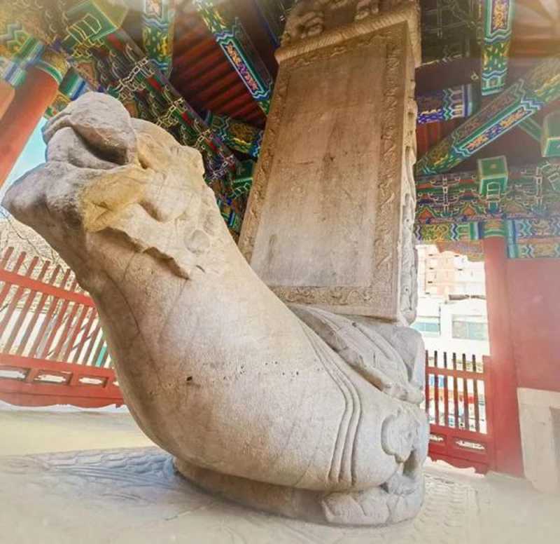 清朝雍正年間的御制石道碑，碑文中記載了通州商業(yè)的繁盛景況。.jpg