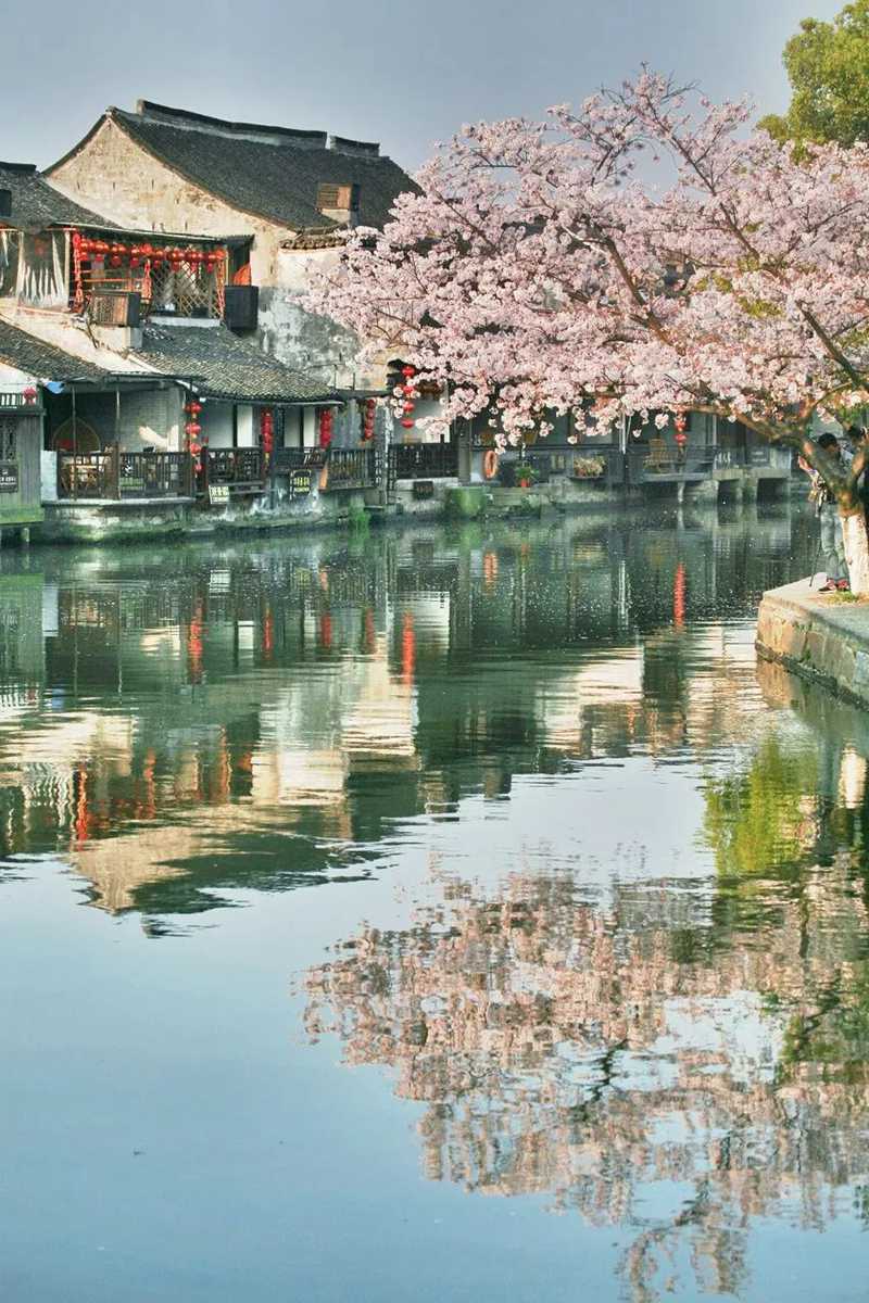 如果厭倦了城市里的紛擾喧囂，不如便按著自己的喜好，尋一處靜謐古鎮(zhèn)小住幾日，享一段慵懶時光。.jpg