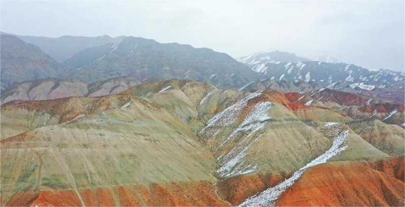 新疆昌吉：雪落丹霞 半山水墨半山詩4.jpg