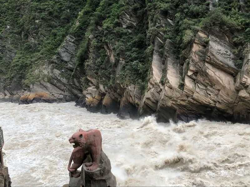 這，是秀麗的虎跳峽.jpg