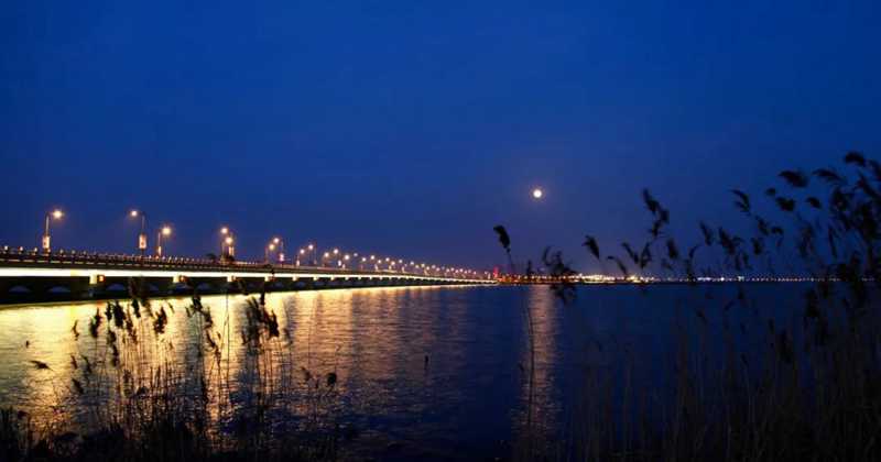 3 許多唐詩宋詞，沒有脫離《春江花月夜》的內(nèi)容.jpg