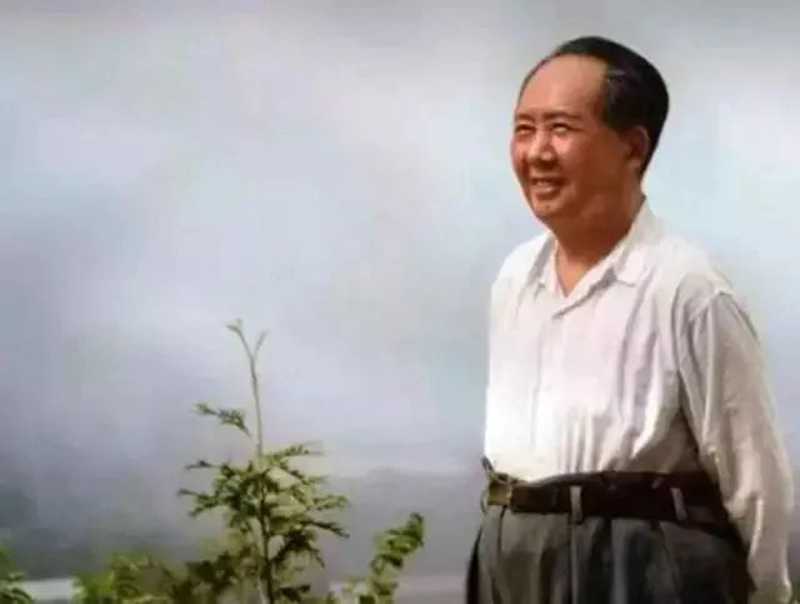 毛主席樂(lè)觀微笑.jpg