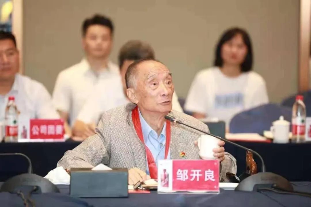平凡中透著睿智，平實中透著熱忱.jpg