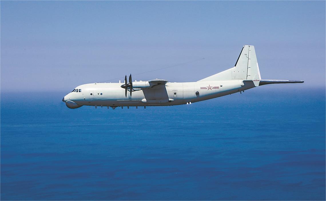 戰(zhàn)機(jī)在海空搜索目標(biāo)。.jpg