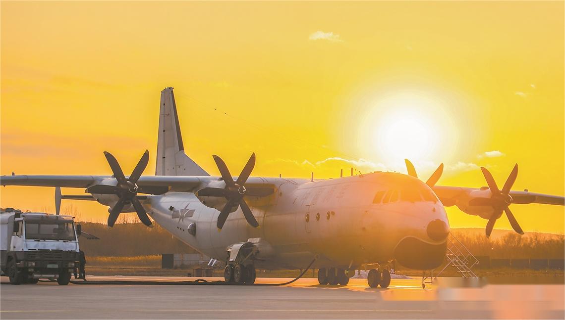 起飛前進(jìn)行機(jī)務(wù)準(zhǔn)備。.jpg