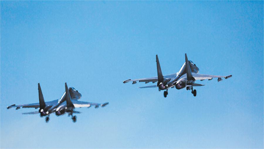 初冬， 空軍航空兵某旅開展飛行訓(xùn)練.jpg