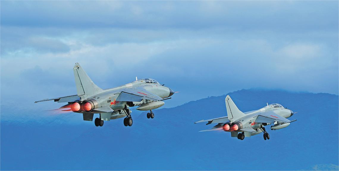 近日，南部戰(zhàn)區(qū)空軍航空兵某旅組織實戰(zhàn)化飛行訓(xùn)練。卓靈鵬攝.jpg