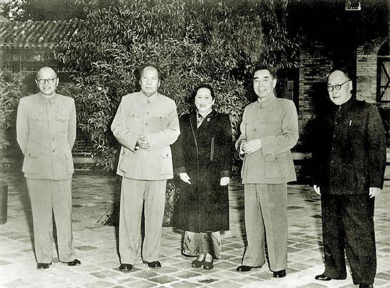 陳毅（從左至右）在中南海頤年堂合影。.jpg