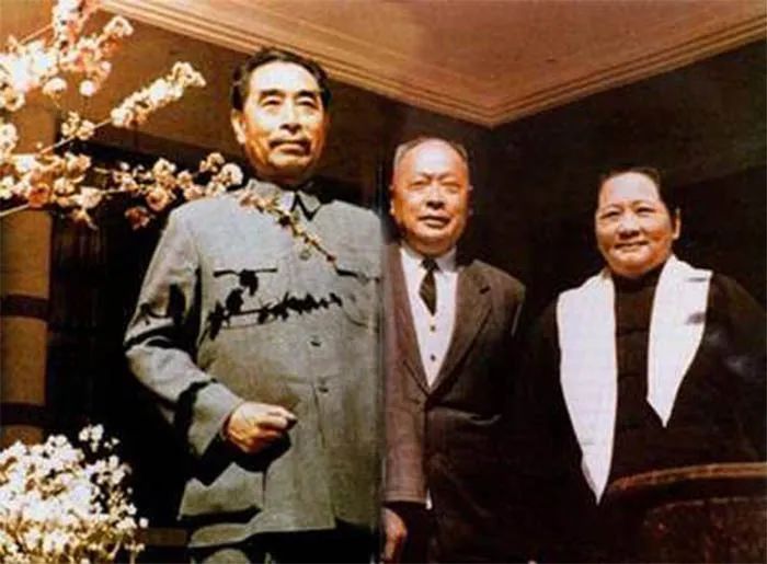 1964年，陳毅與周恩來、宋慶齡合影.jpg