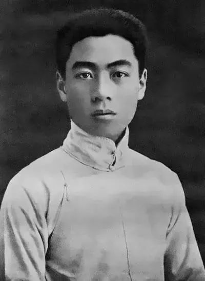 1917年 周恩來(lái)南開學(xué)校畢業(yè)留影.jpg