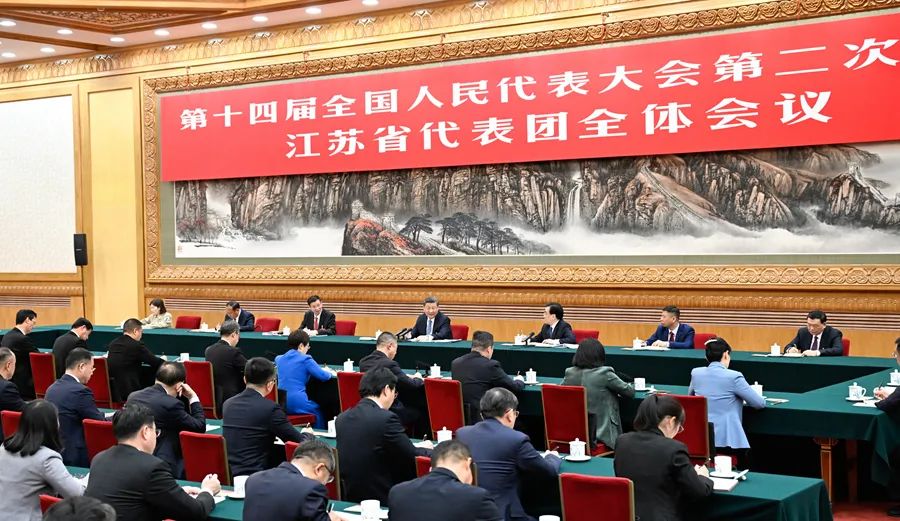 中共中央總書記、國(guó)家主席、中央軍委主席習(xí)近平參加他所在的十四屆全國(guó)人大二次會(huì)議江蘇代表團(tuán)審議.jpg