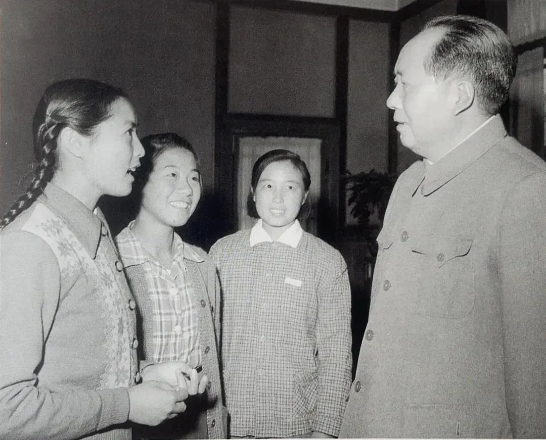 團結(jié)起來，參加生產(chǎn)和政治活動.jpg
