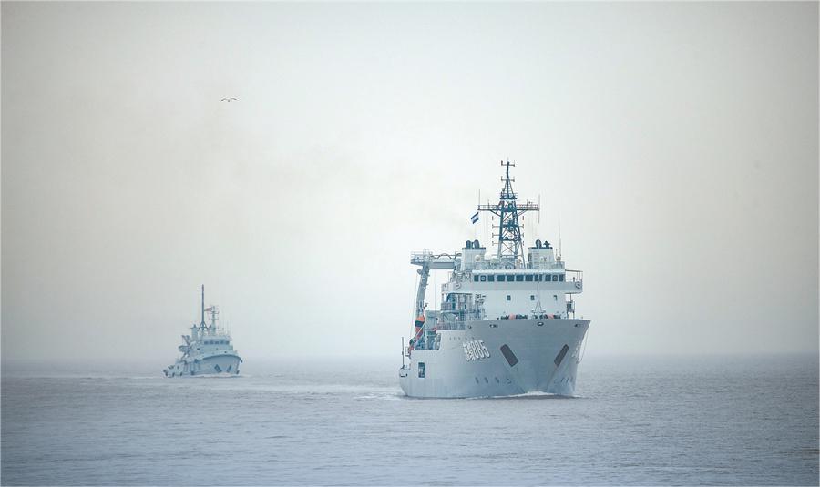 海軍某部組織實戰(zhàn)化訓練.jpg