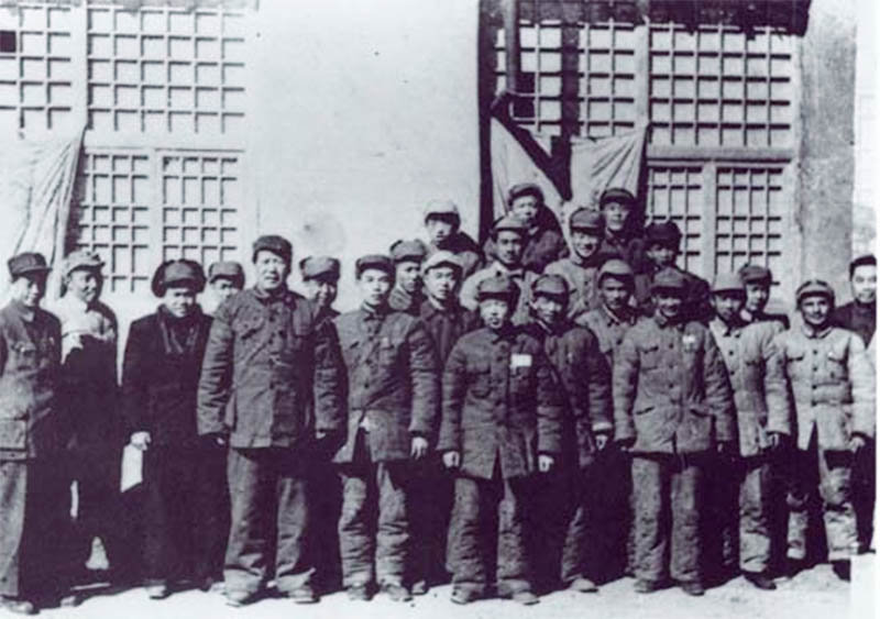 右一為周恩來，右二為鄧小平，右三為陳毅。.jpg