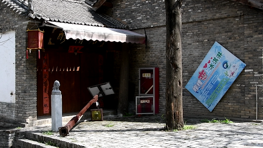 批量復制的旅游古鎮(zhèn)，正在批量淪為“鬼鎮(zhèn)”.png