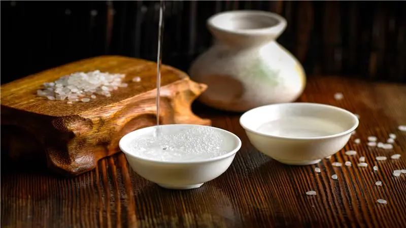 武松連干15碗酒，相當(dāng)于現(xiàn)在的多少酒量？1.jpg