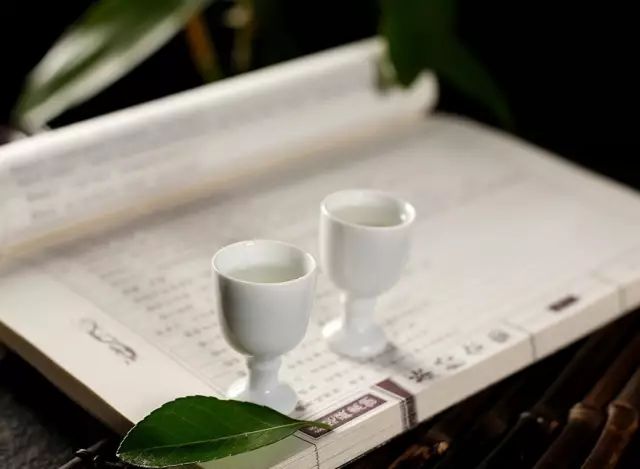 《道德經(jīng)》中的8句箴言，道盡酒中的人生智慧.jpg