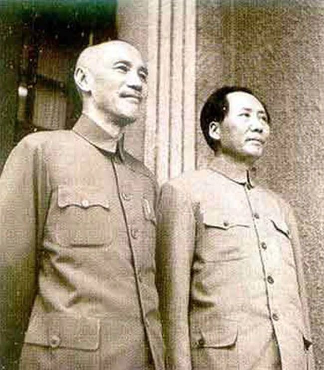 1945年8月，毛澤東與蔣介石在重慶合影.jpg