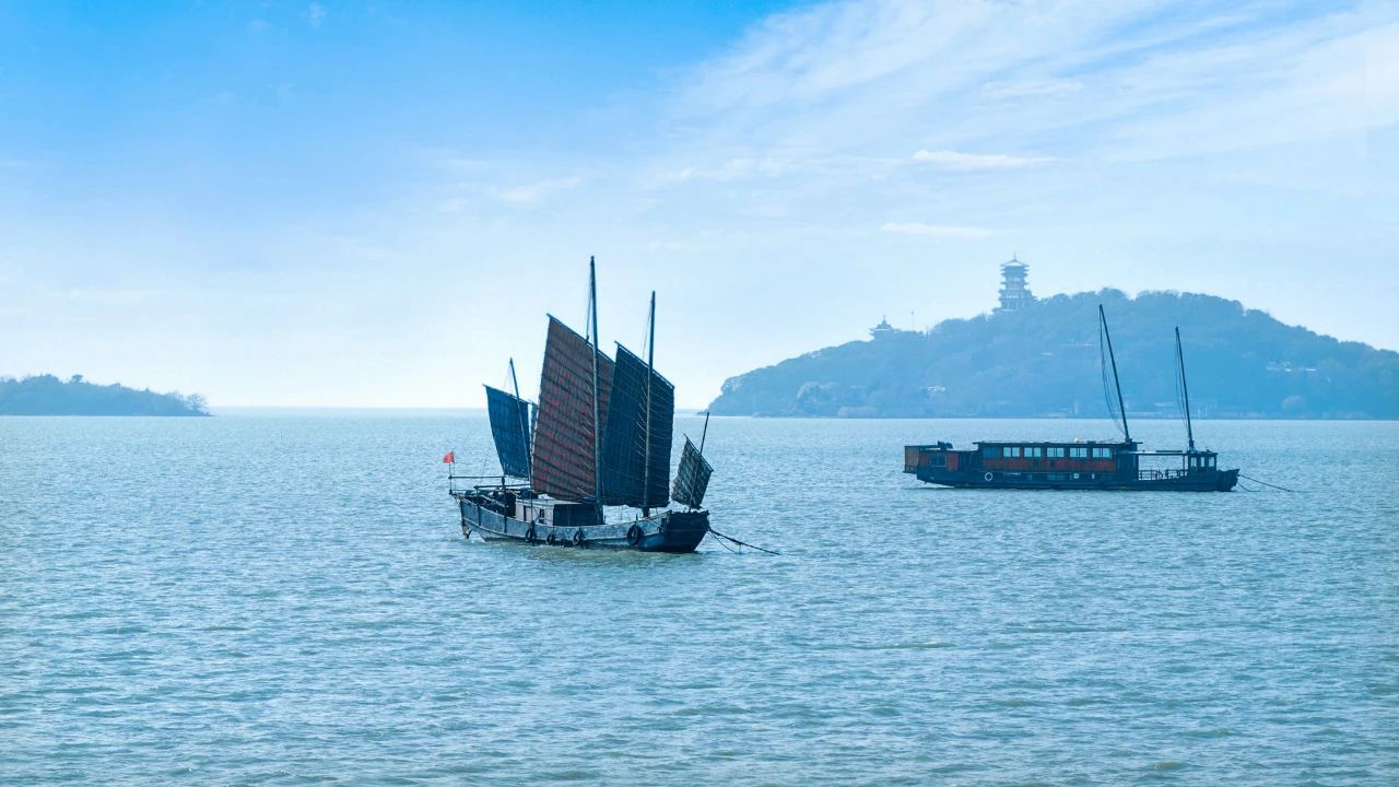前山槎牙忽變態(tài)，后嶺雜沓如驚奔1.jpg
