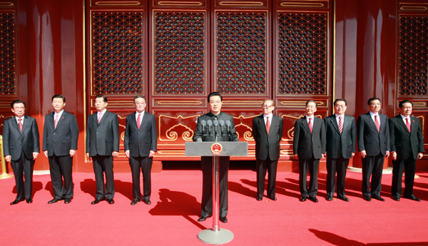 10月1日，首都各界慶祝中華人民共和國成立60周年大會(huì)在北京天安門廣場隆重舉行。胡錦濤主席檢閱受閱部隊(duì)后，在天安門城樓上發(fā)表講話。江澤民、吳邦國、溫家寶、賈慶林、李長春、習(xí)近平、李克強(qiáng)、賀國強(qiáng)、周永康出席大會(huì)。新華社記者 鞠鵬 攝.jpg