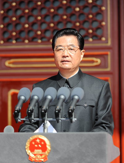 10月1日，首都各界慶祝中華人民共和國成立60周年大會(huì)在北京天安門廣場隆重舉行。這是中共中央總書記、國家主席、中央軍委主席胡錦濤發(fā)表重要講話。新華社記者樊如鈞攝.jpg