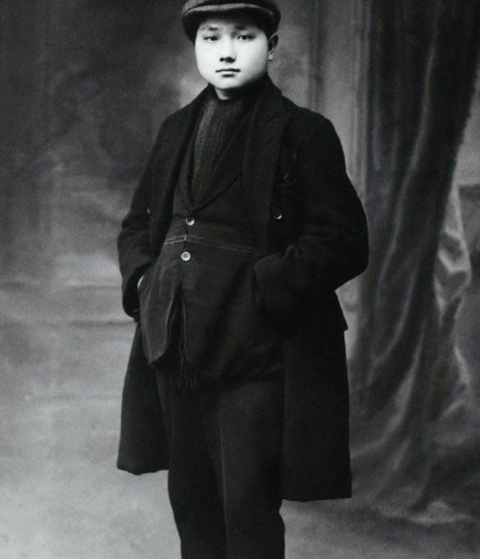 1920年留法勤工儉學(xué)時的鄧小平.jpg