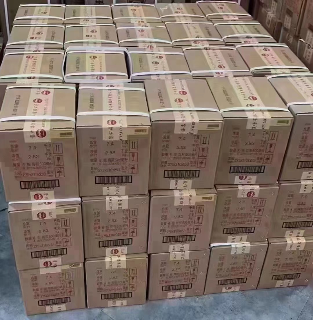 整箱成堆的茅臺2024.jpg