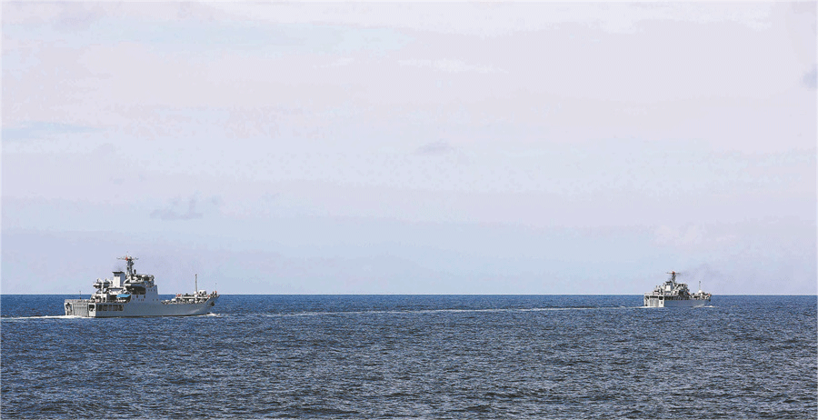 海軍某大隊(duì)艦艇編隊(duì)開展訓(xùn)練.png